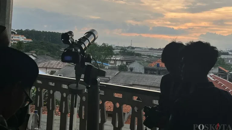 Pemantauan Hilal di Masjid KH Hasyim Asy'ari Jakbar, Gunakan 2 Teleskop!