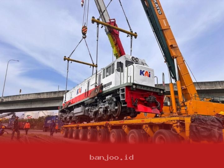KAI Logistik Kirim 4 Lokomotif Hidrolik Demi Tingkatkan Kapasitas Angkutan Lebaran