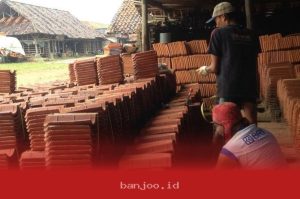 Kisah Hena Gian Hermana yang Mengubah Tanah Liat Menjadi Harapan dengan Bantuan BRI untuk Mengembangkan Usaha Gentengnya