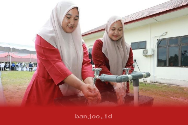 Perusahaan Air Minum Bersihkan Fasilitas Kesehatan, Danone Gelontorkan Dana untuk 35 Proyek Sumur Baru di Wilayah Terpencil Indonesia